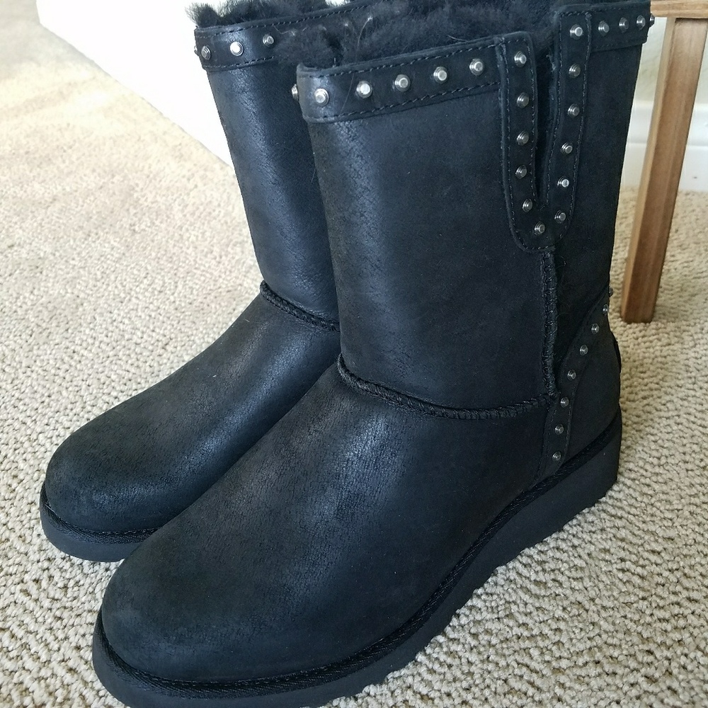 🎁UGG CLASSIC SLIM CYD BLACK LEATHER METAL STUDS